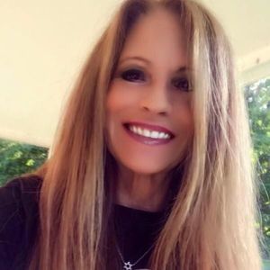 Meet your Posher, Debbie